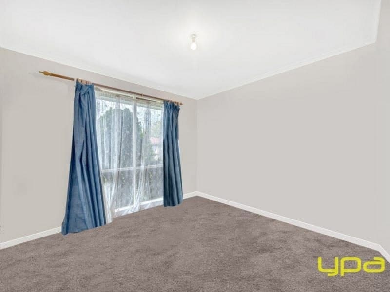 2 Elandra Way, CRANBOURNE WEST, Cranbourne West - Thumbnail 8