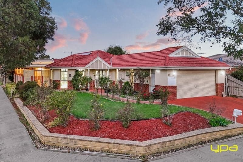 18 Breamlea Way, Cranbourne West, Cranbourne West - Image 1