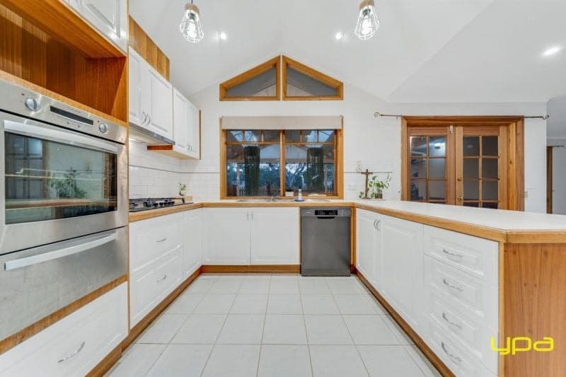 18 Breamlea Way, Cranbourne West, Cranbourne West - Thumbnail 3