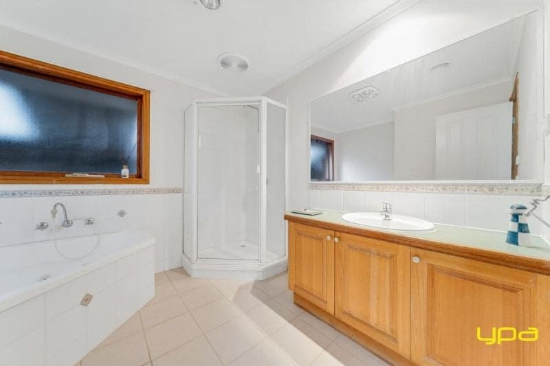 18 Breamlea Way, Cranbourne West, Cranbourne West - Thumbnail 8