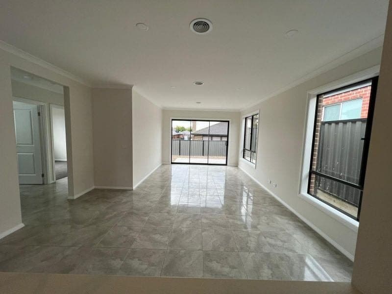12 Salim Way, Clyde North, Clyde North - Thumbnail 3
