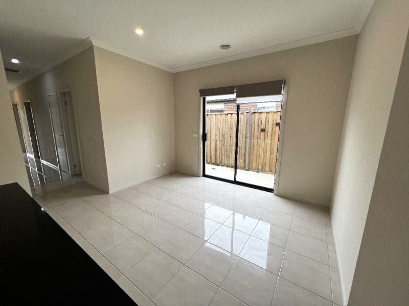 44 Moroak Crescent, CLYDE NORTH, Clyde North - Thumbnail 4