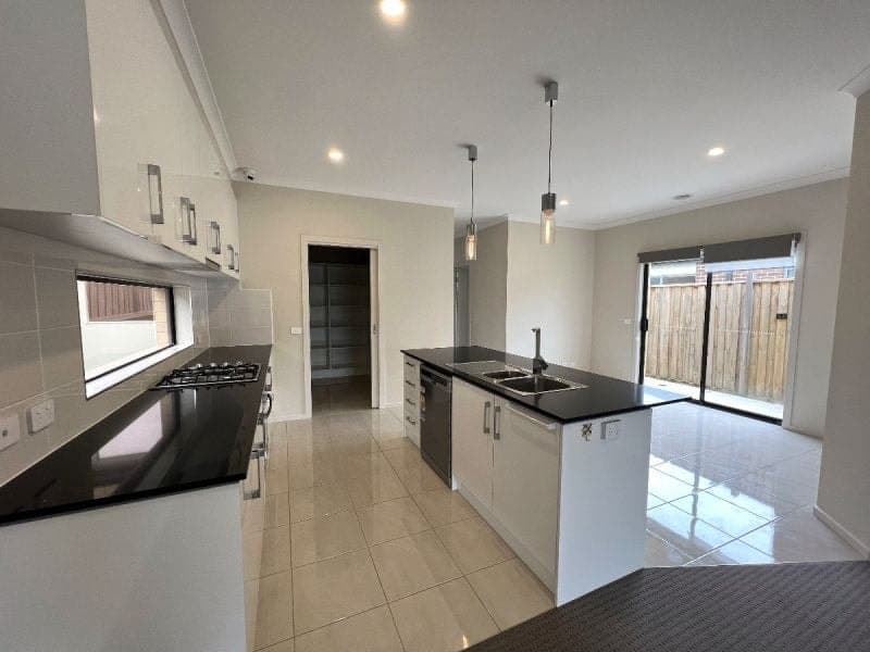 44 Moroak Crescent, CLYDE NORTH, Clyde North - Thumbnail 5