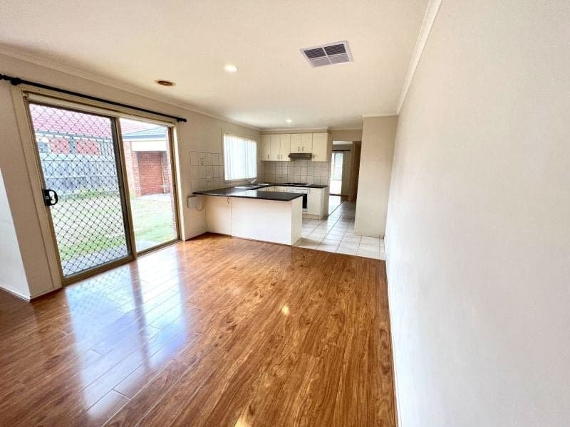 28 Geebung Road Cranbourne West VIC, Cranbourne West - Thumbnail 4