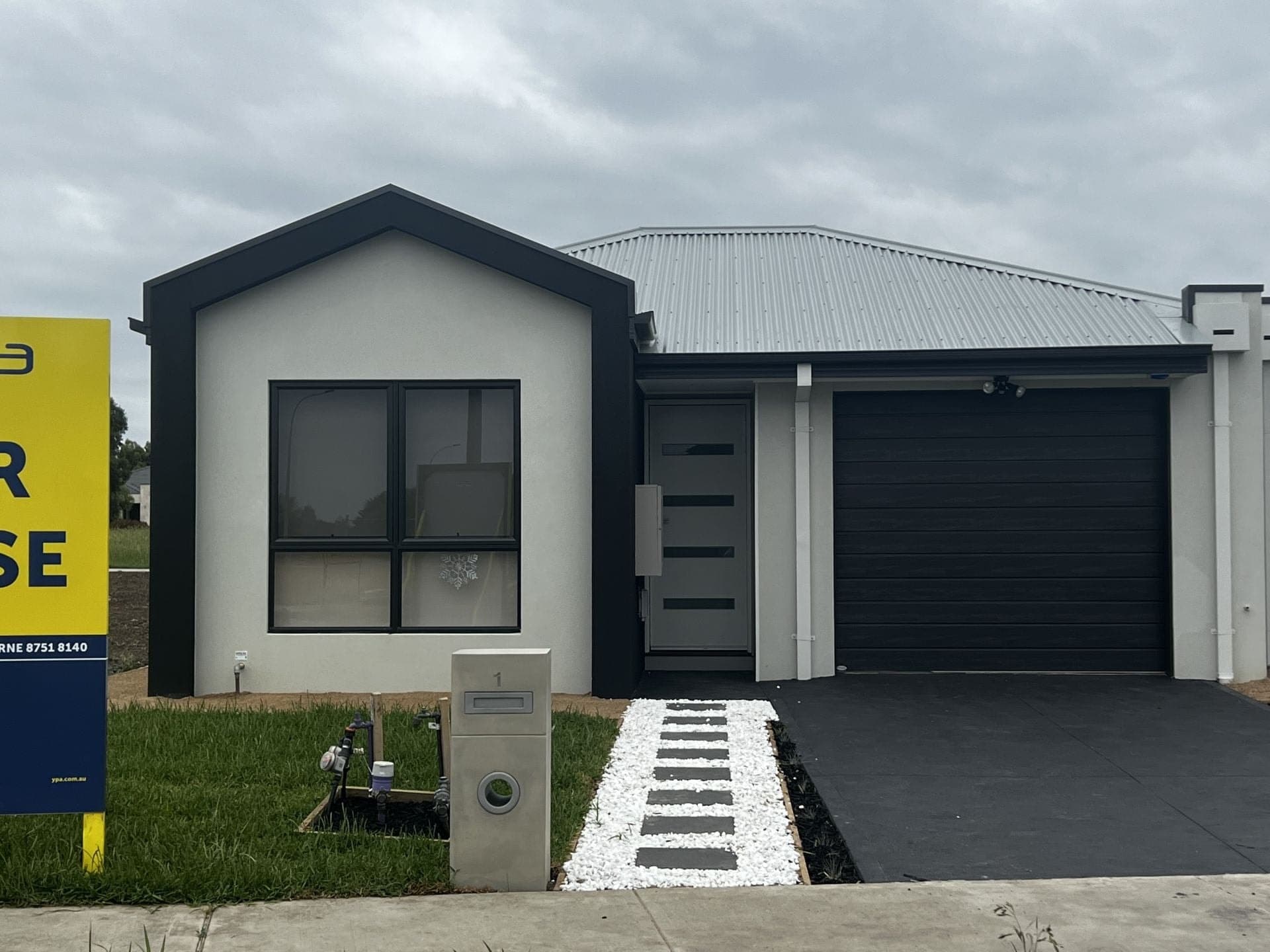 1 Redmill Terrace Cranbourne East VIC, Cranbourne East - Image 1