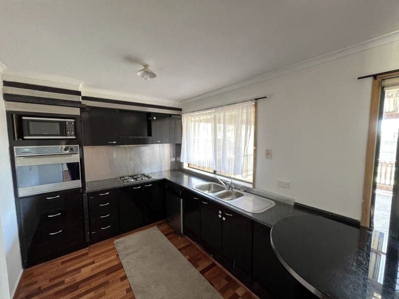 16 Friendship Close, Cranbourne West, Cranbourne West - Thumbnail 4