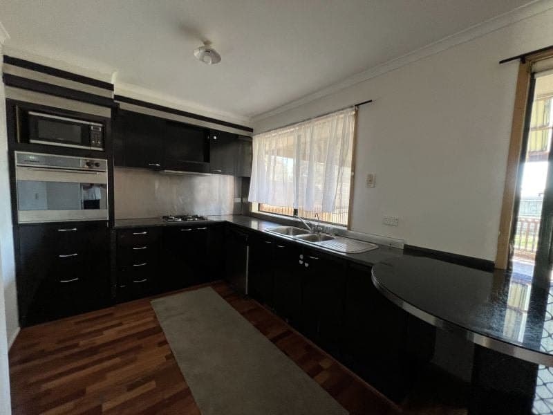 16 Friendship Close, Cranbourne West, Cranbourne West - Thumbnail 8
