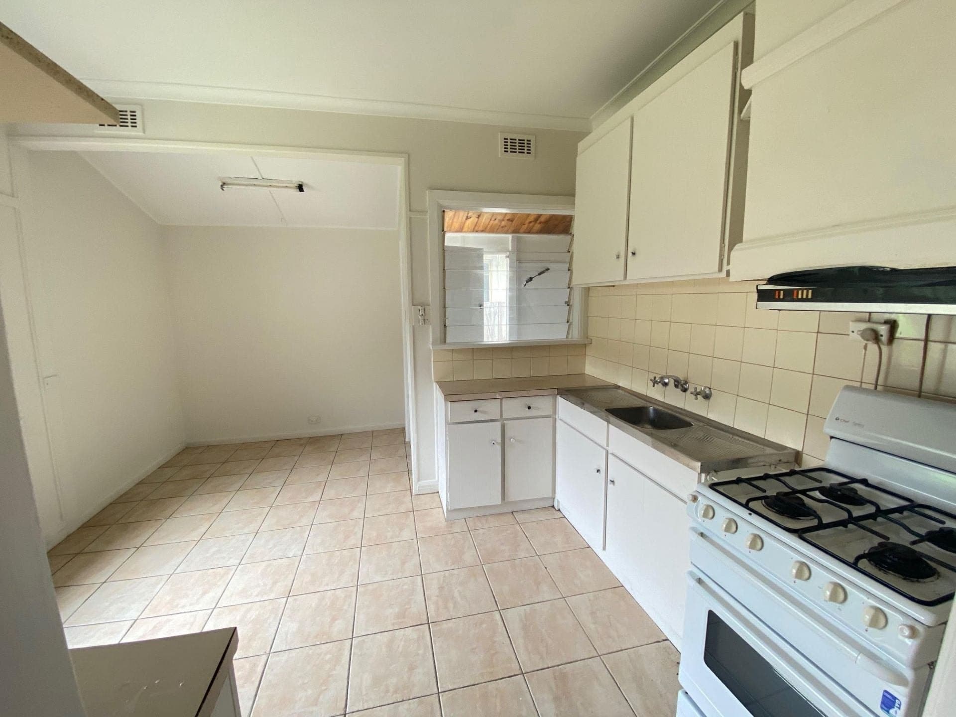 199 Carinish Road, Clayton, Clayton - Thumbnail 3