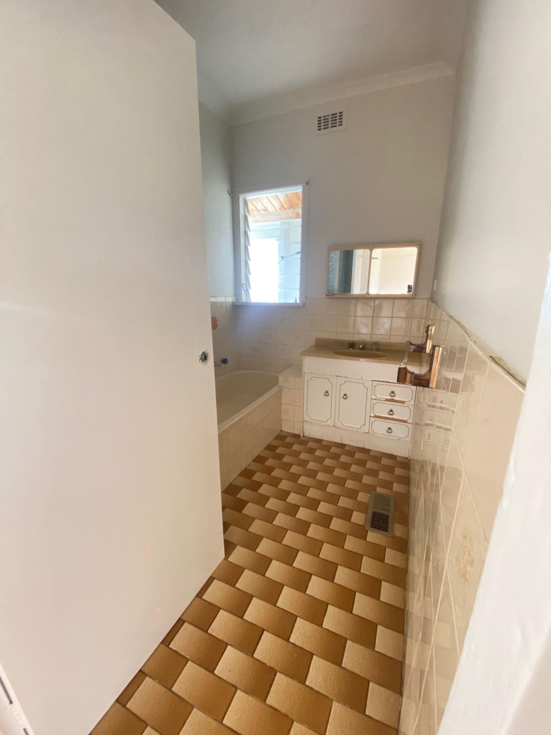 199 Carinish Road, Clayton, Clayton - Thumbnail 4