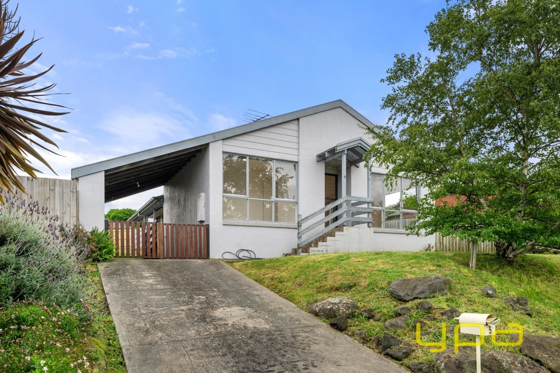 5 Leigh Drive, Pakenham, Pakenham - Image 1