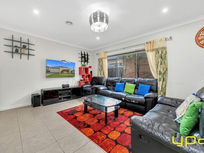 12 Ferrari Drive CRANBOURNE EAST VIC, Cranbourne East - Thumbnail 2