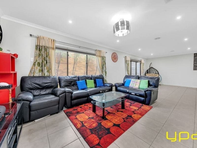 12 Ferrari Drive CRANBOURNE EAST VIC, Cranbourne East - Thumbnail 3