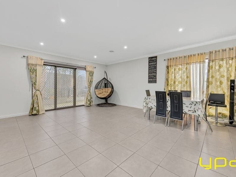 12 Ferrari Drive CRANBOURNE EAST VIC, Cranbourne East - Thumbnail 4