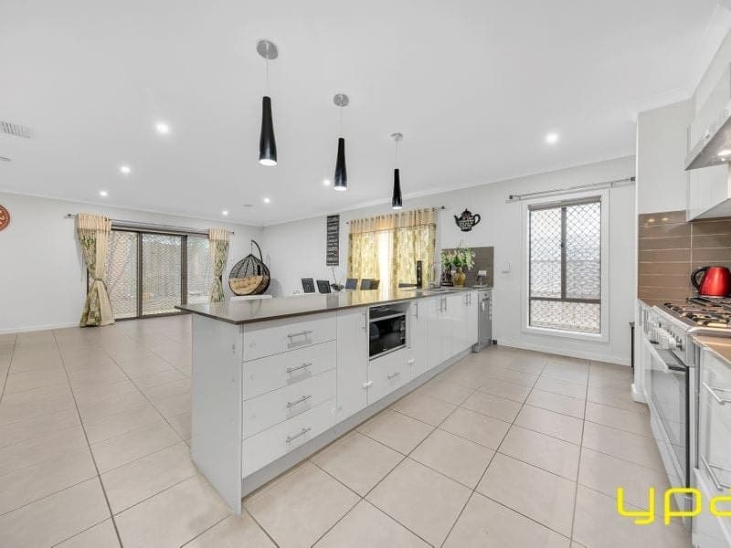 12 Ferrari Drive CRANBOURNE EAST VIC, Cranbourne East - Thumbnail 6