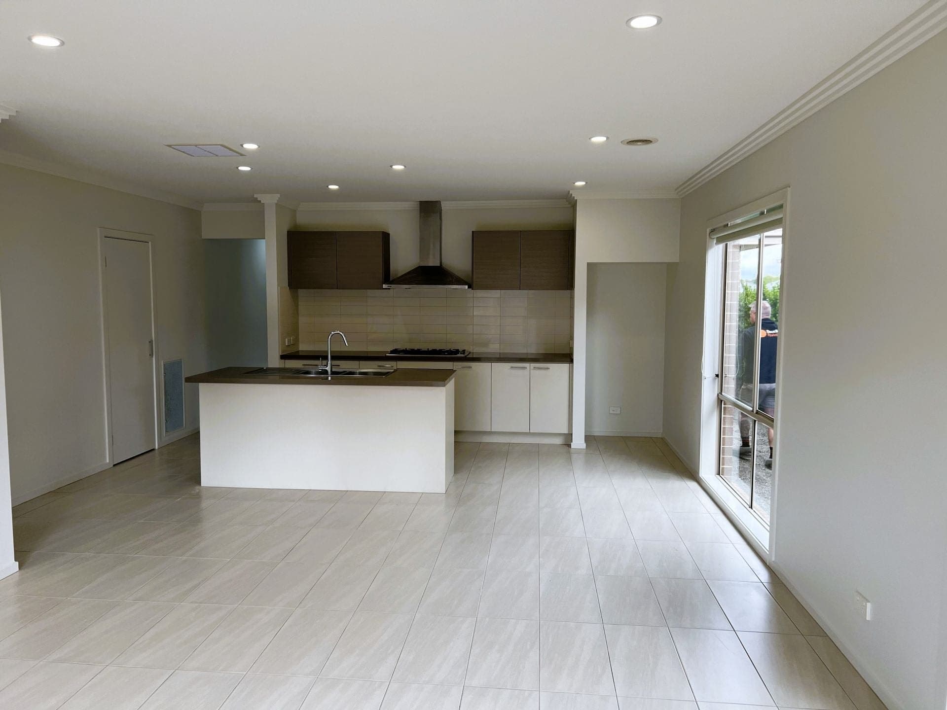 8 Brolin Terrace, CRANBOURNE NORTH, Cranbourne North - Thumbnail 2