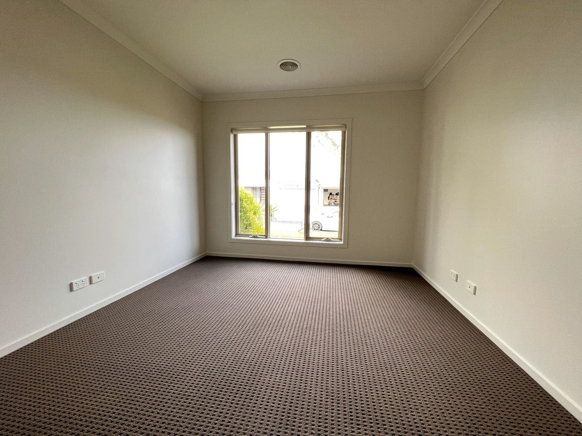 8 Brolin Terrace, CRANBOURNE NORTH, Cranbourne North - Thumbnail 4