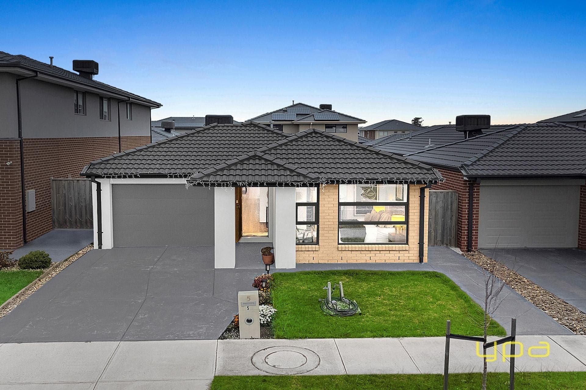 5 Cortajalla Avenue Clyde North VIC, Clyde North - Image 1