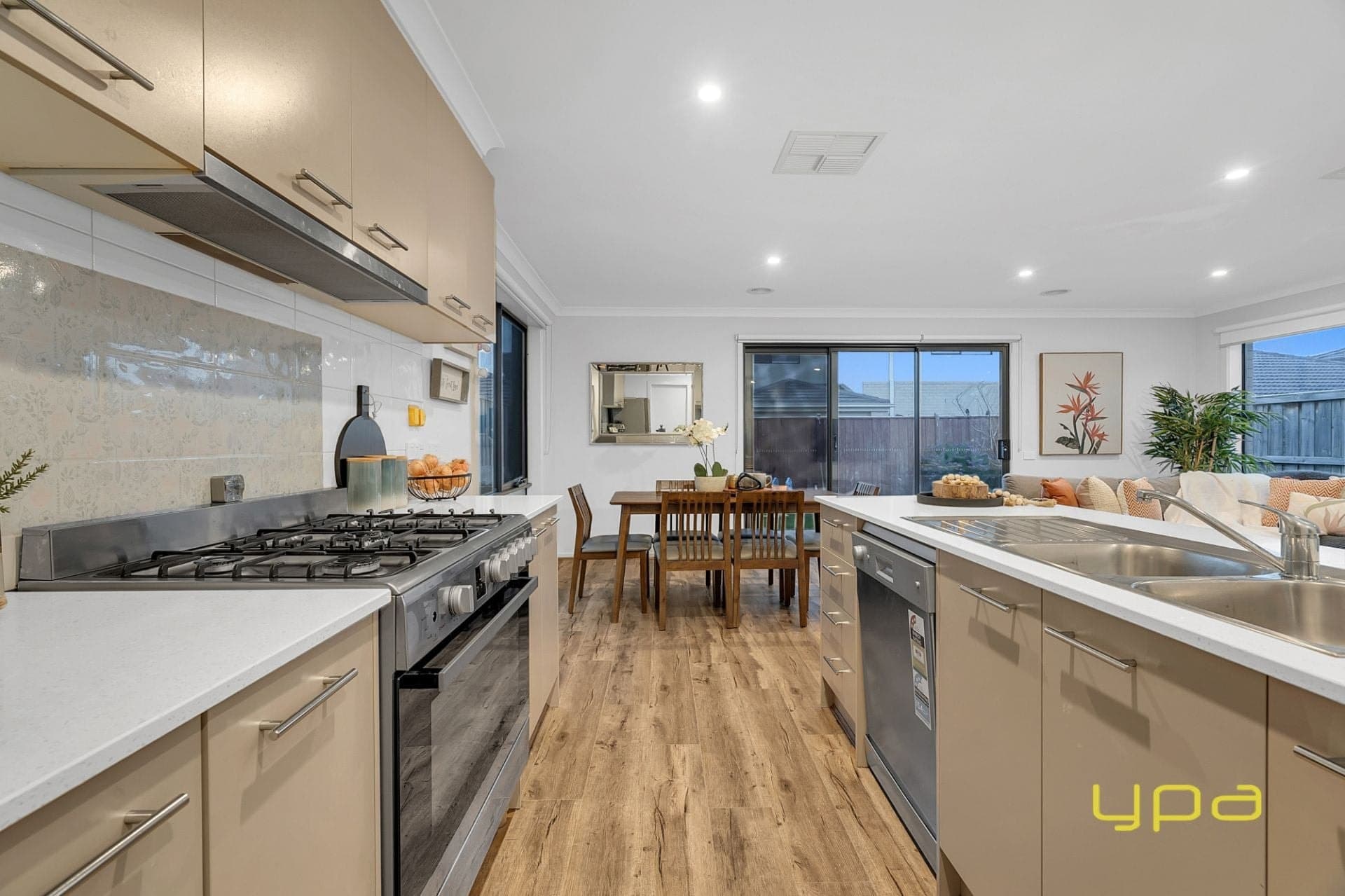 5 Cortajalla Avenue Clyde North VIC, Clyde North - Thumbnail 4