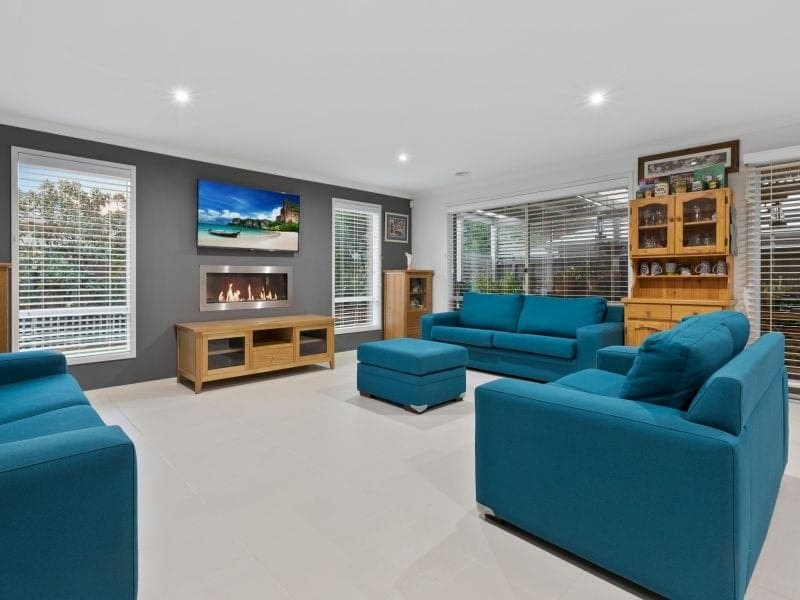 12 John Russel Road, Cranbourne West, Cranbourne West - Thumbnail 2