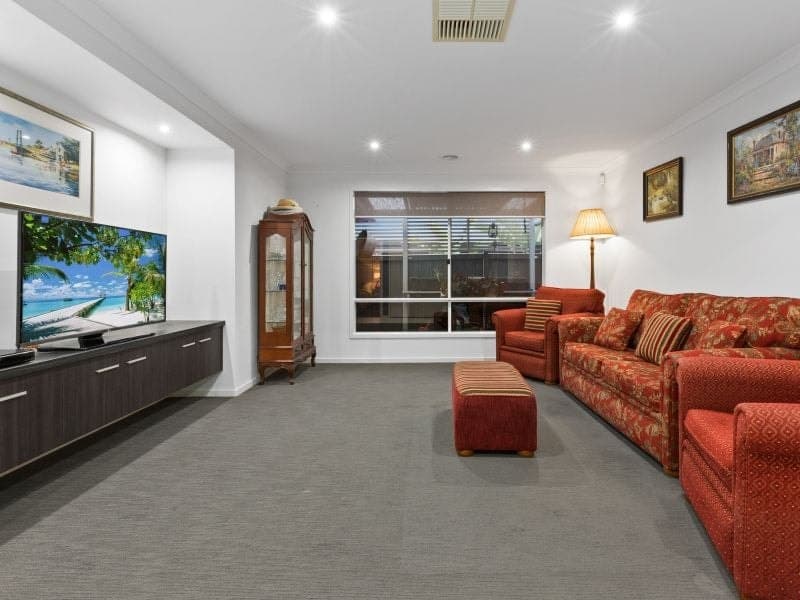 12 John Russel Road, Cranbourne West, Cranbourne West - Thumbnail 6
