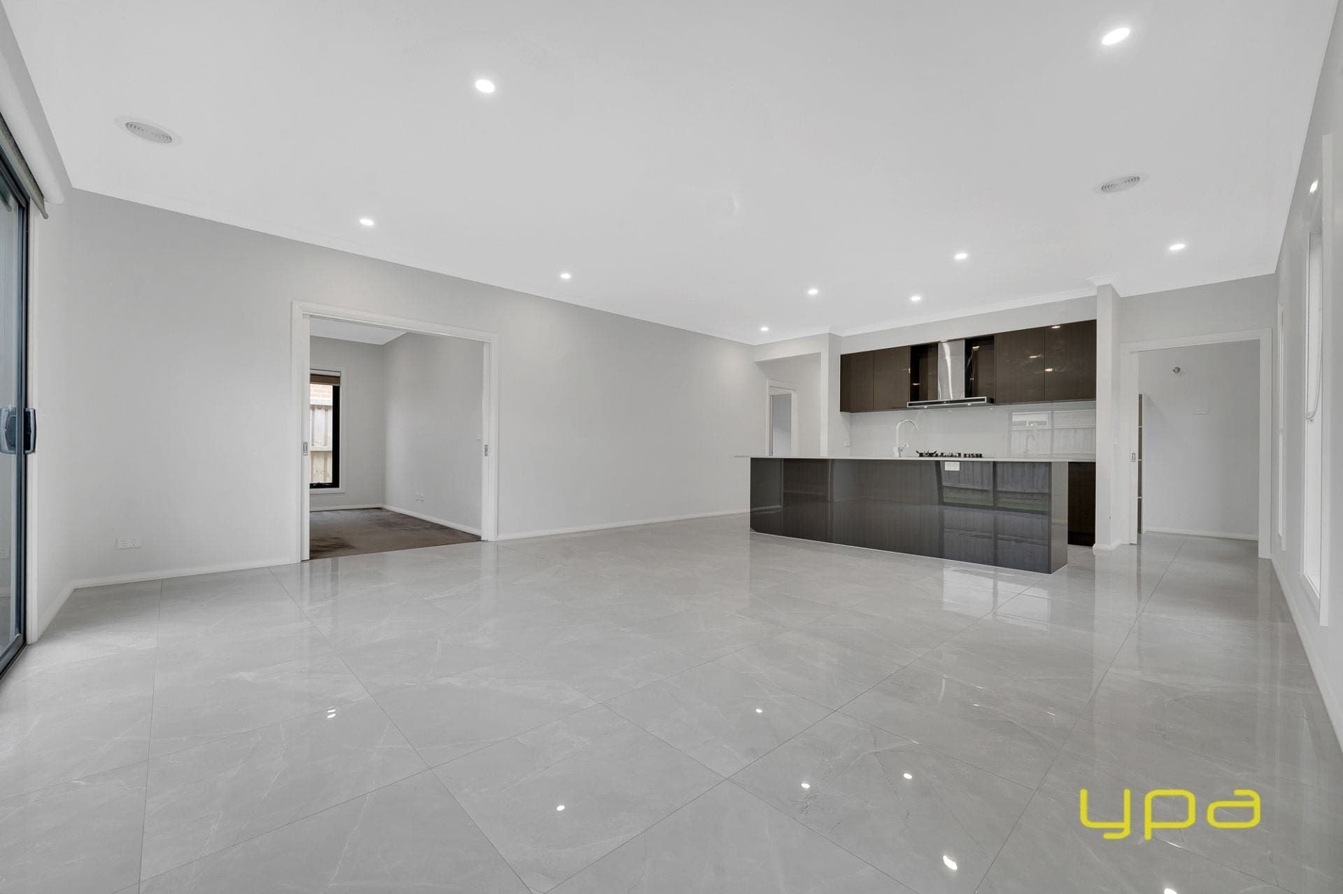 19 Pitfield Avenue Cranbourne East VIC, Cranbourne East - Thumbnail 2