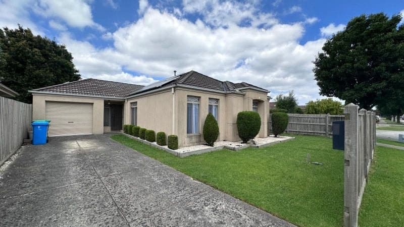 22 Middleham Close, Cranbourne West, Cranbourne West - Image 1