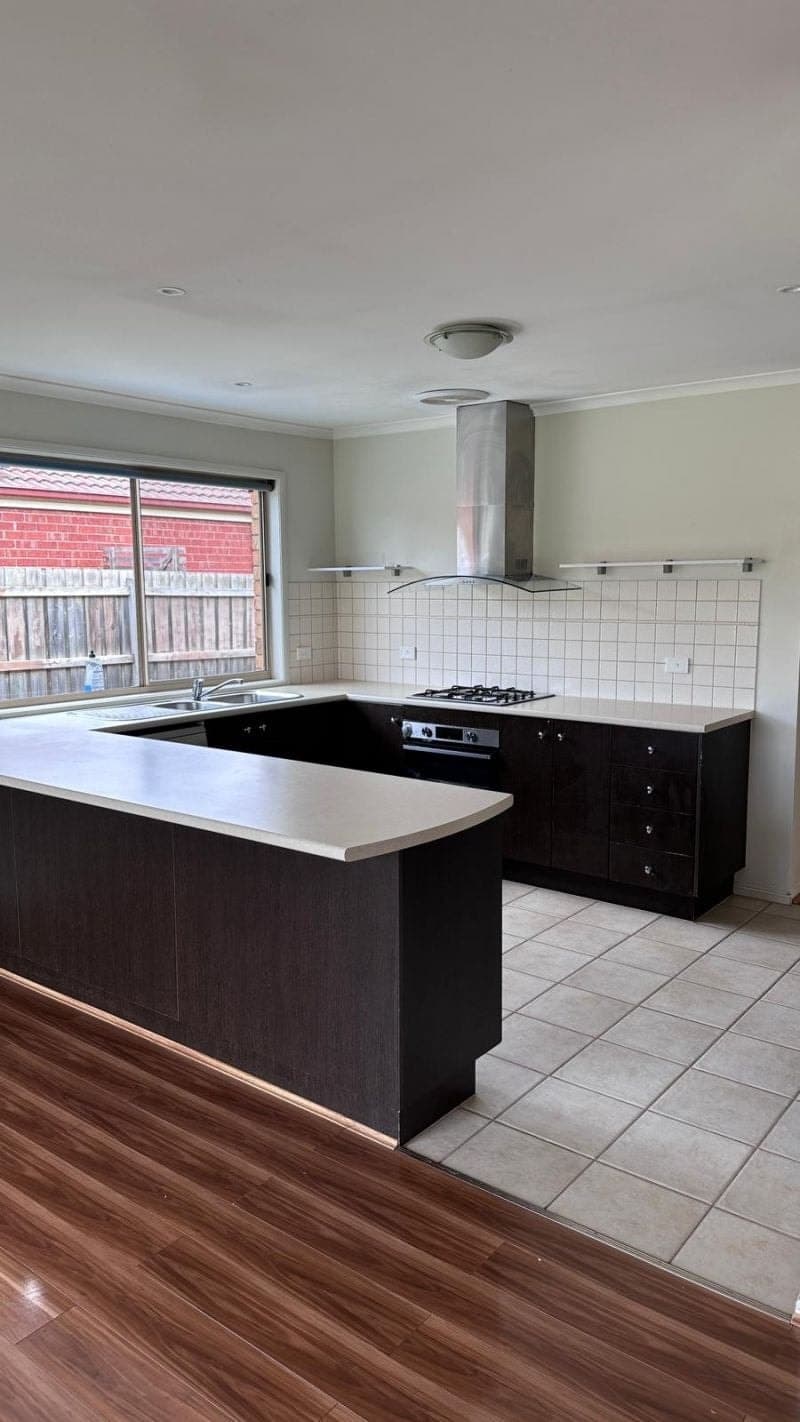 22 Middleham Close, Cranbourne West, Cranbourne West - Thumbnail 3