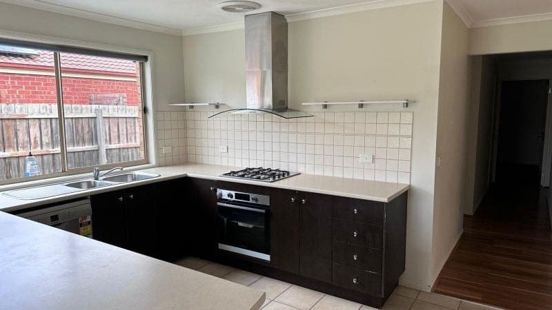 22 Middleham Close, Cranbourne West, Cranbourne West - Thumbnail 4