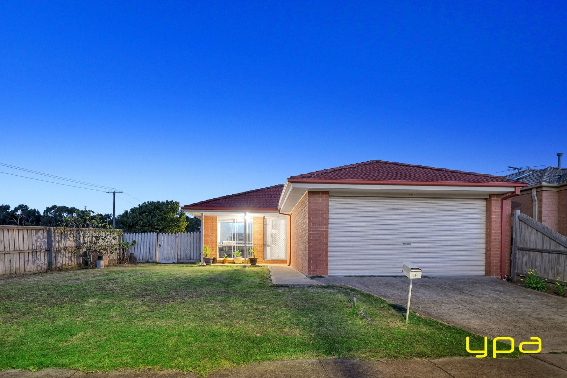 16 Karwarren Way, Cranbourne West, Cranbourne West - Image 1