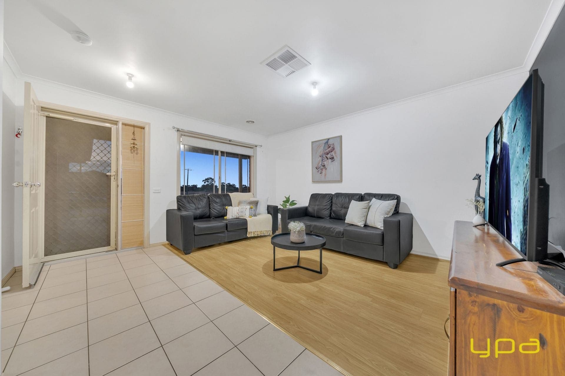 16 Karwarren Way, Cranbourne West, Cranbourne West - Thumbnail 3