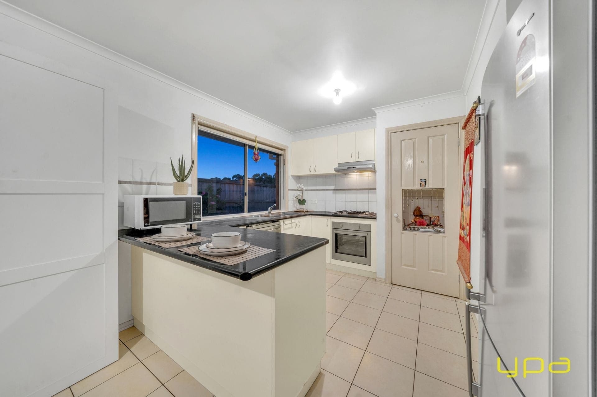 16 Karwarren Way, Cranbourne West, Cranbourne West - Thumbnail 6