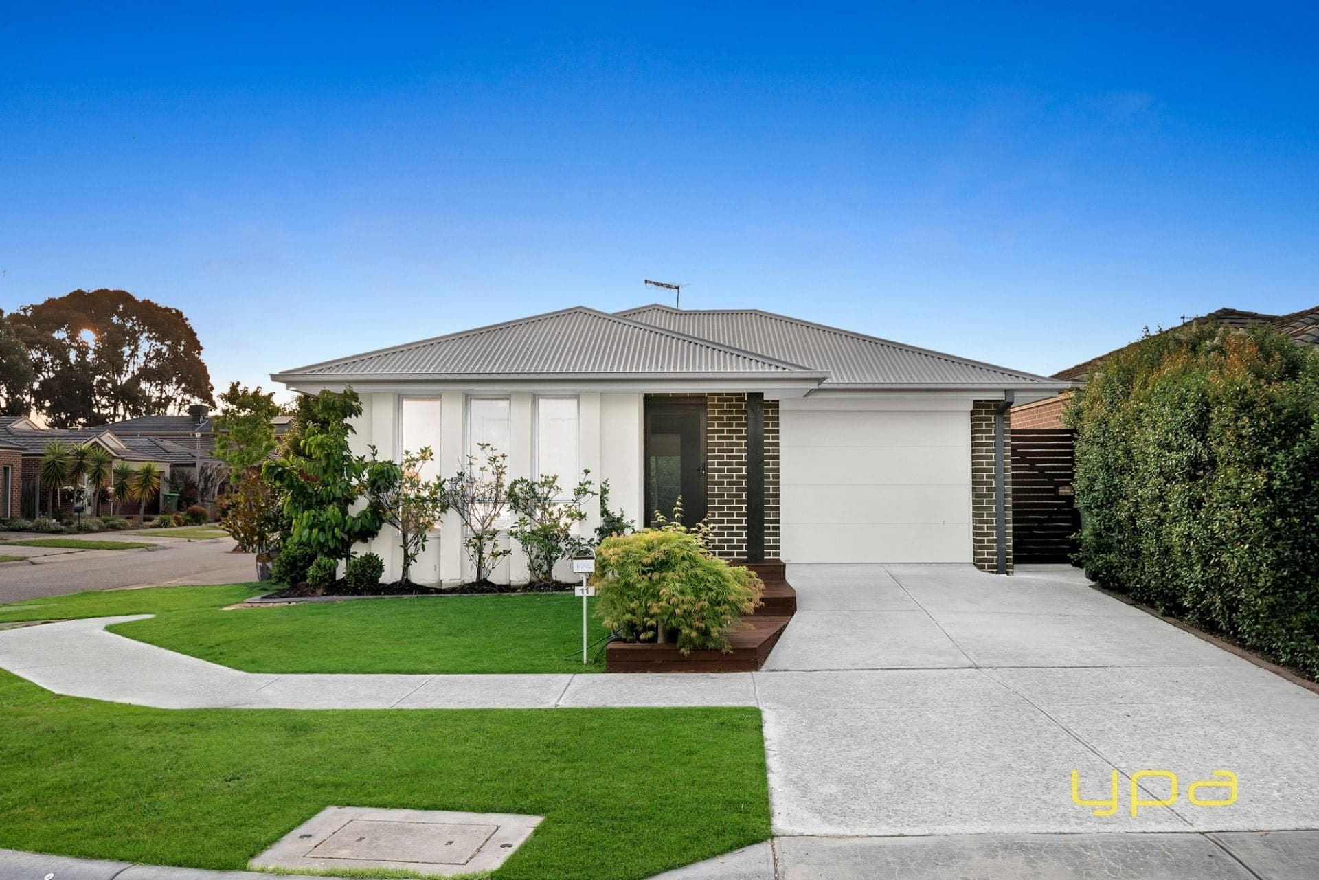 11 Cranbrook Circuit, Officer, Officer - Image 1