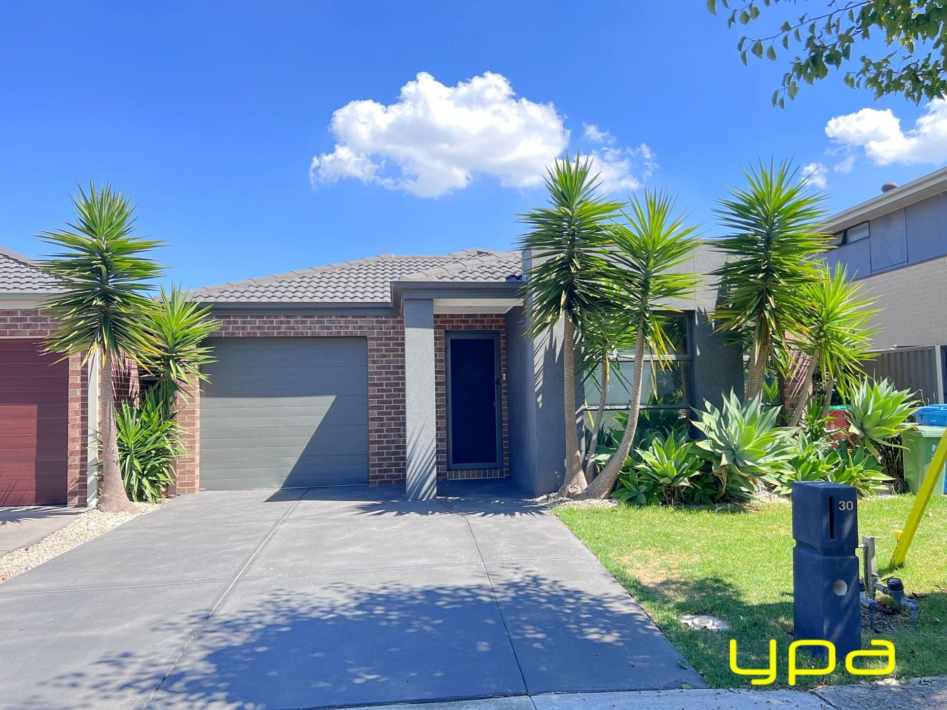 30 Pinebank Avenue Cranbourne East VIC, Cranbourne East - Image 1