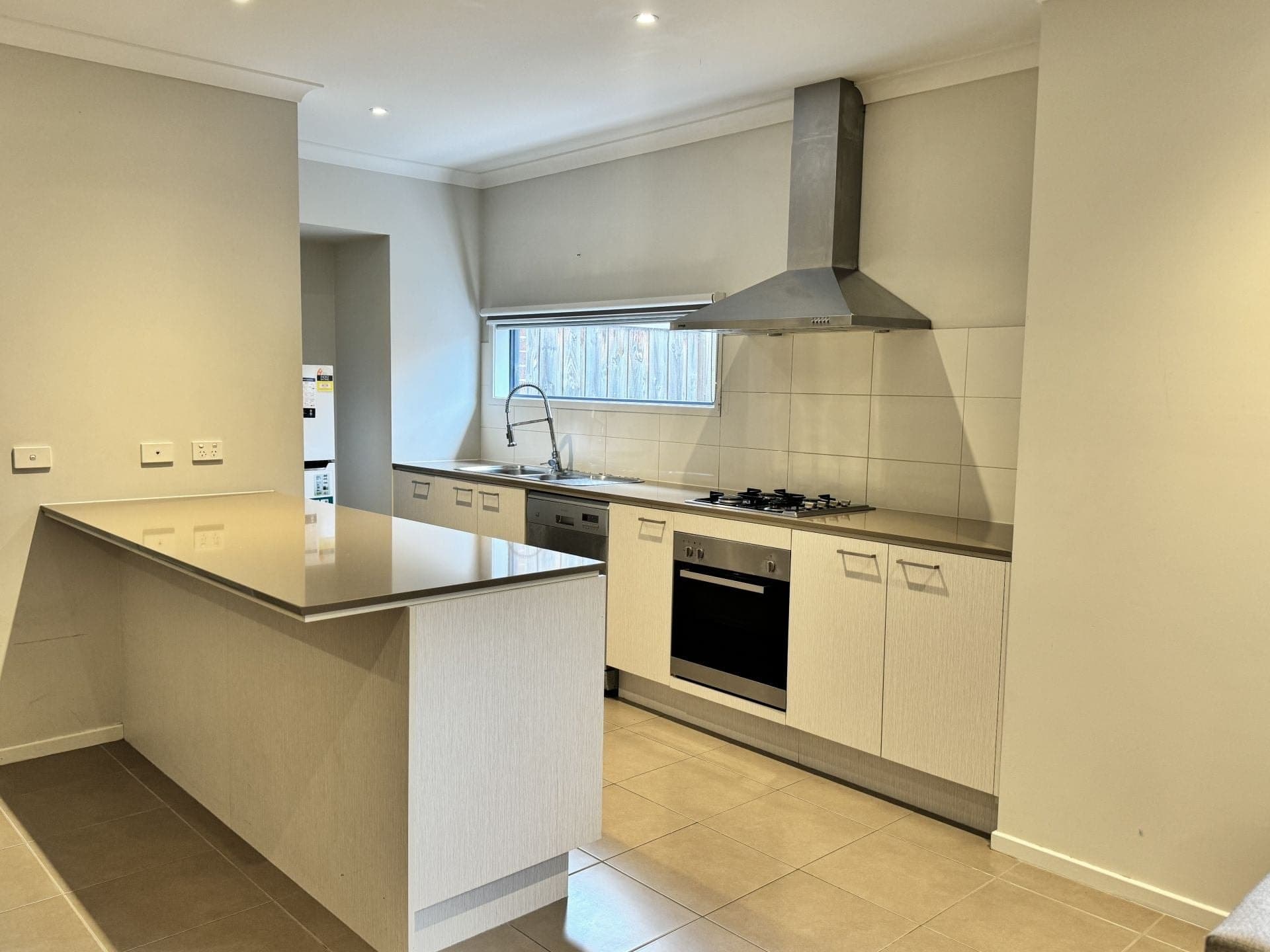 9 Heathland Circuit Cranbourne East VIC, Cranbourne East - Thumbnail 4