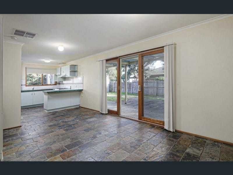 6 Bates Street, CRANBOURNE WEST, Cranbourne West - Thumbnail 2