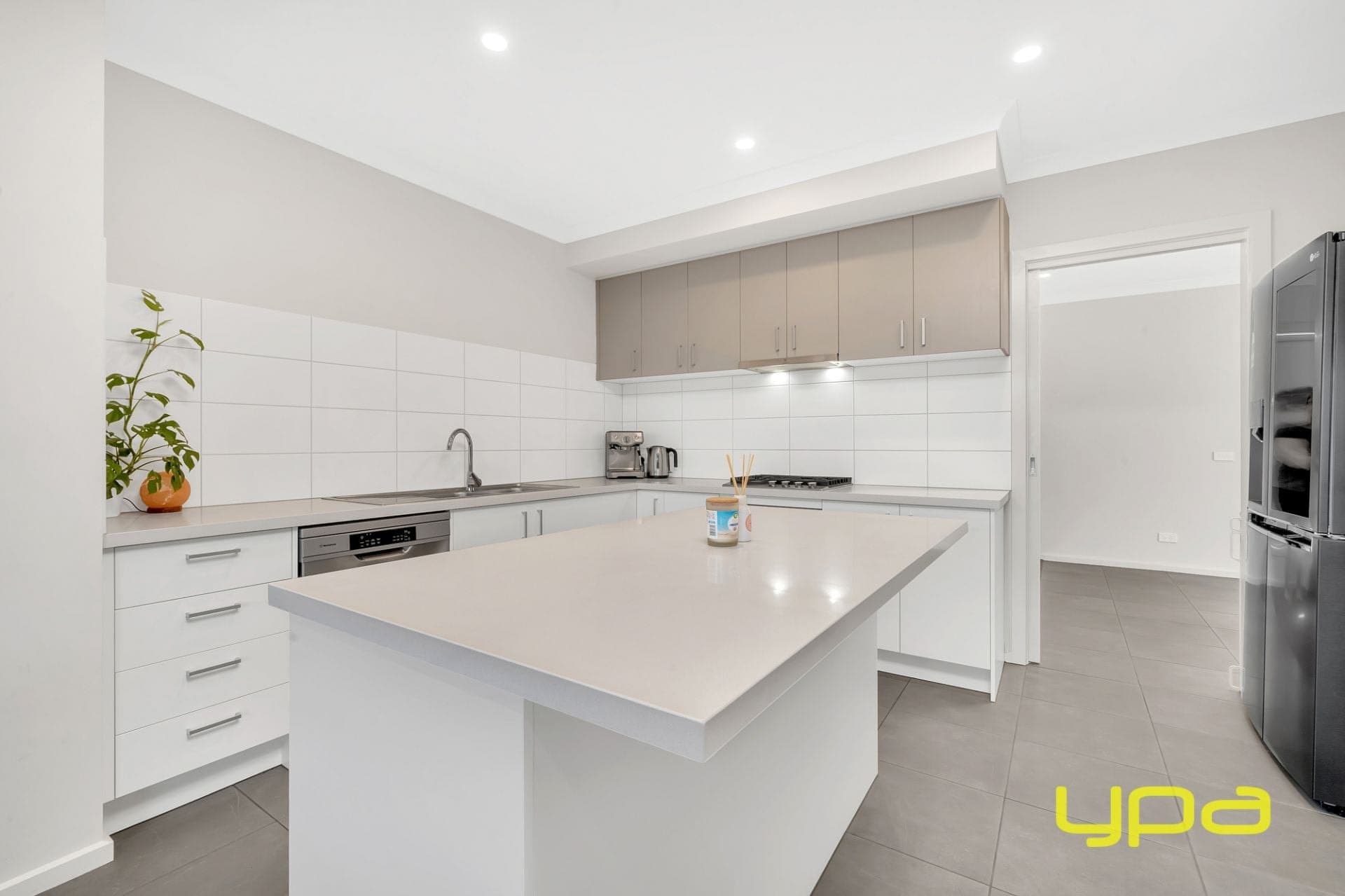 11 Nirvana Way, Clyde, Clyde - Thumbnail 2