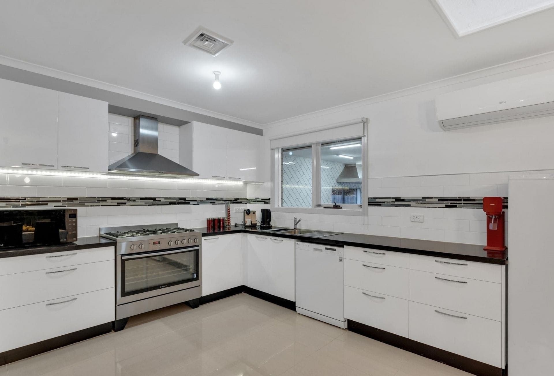 13 Toirram Crescent, Cranbourne, Cranbourne - Thumbnail 2