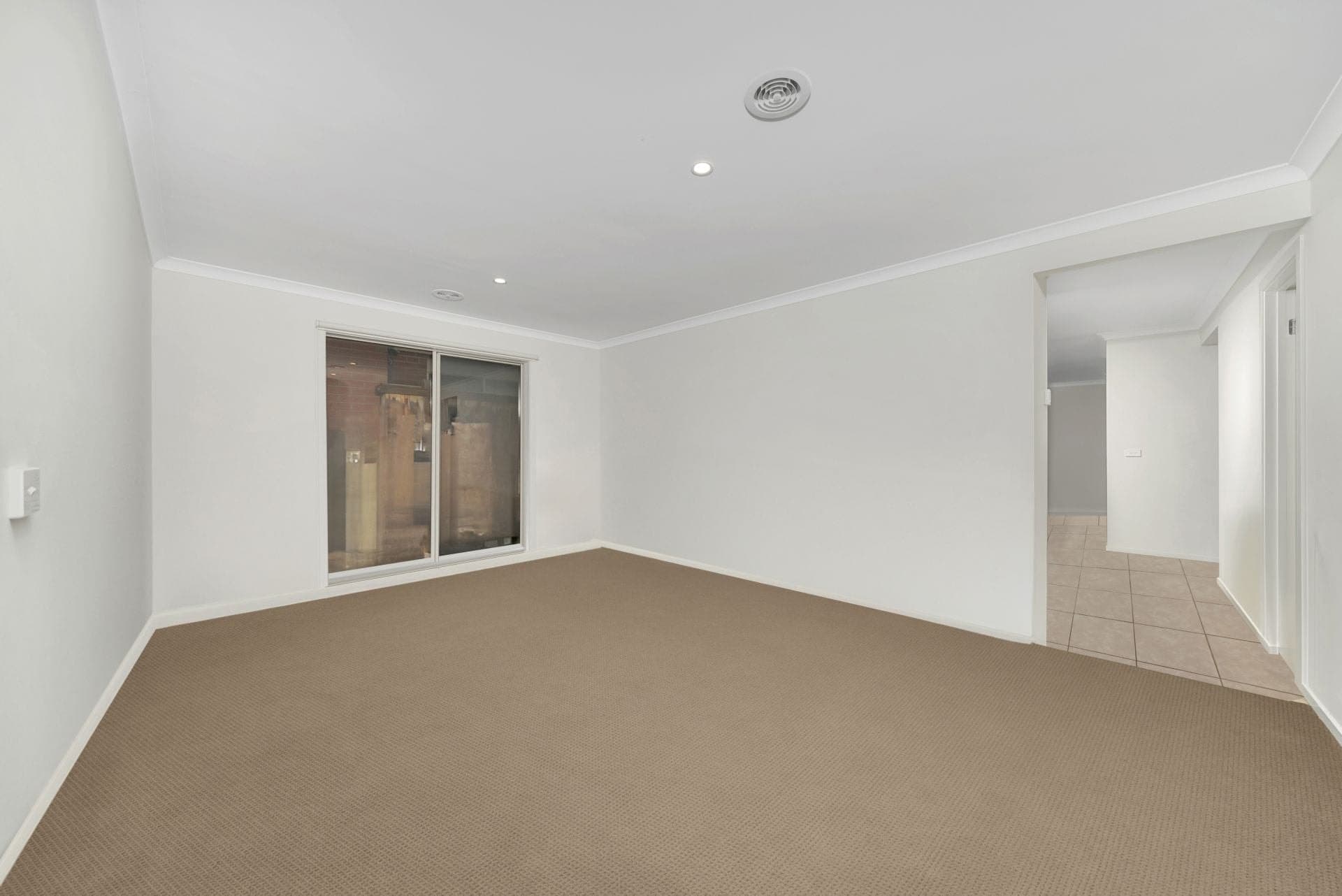 41 Moroak Crescent, Clyde North, Clyde North - Thumbnail 3