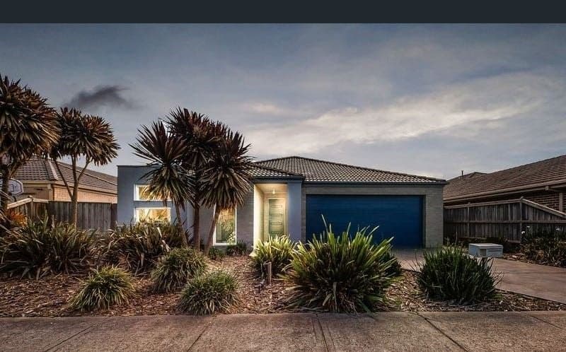 20 Westmoreland Avenue Cranbourne North VIC, Cranbourne North - Image 1