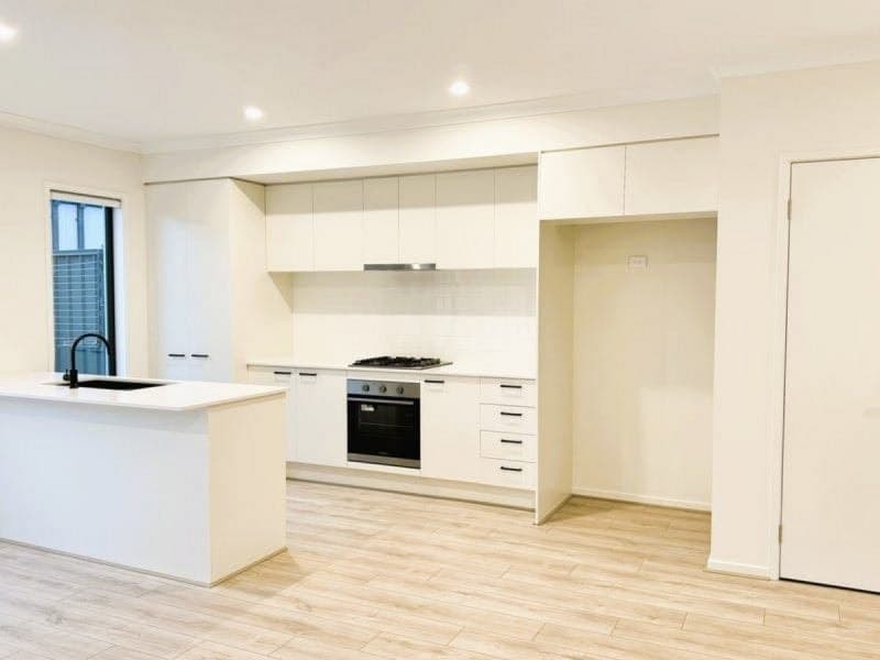 83 Carnival Boulevard, BERWICK, Berwick - Thumbnail 2