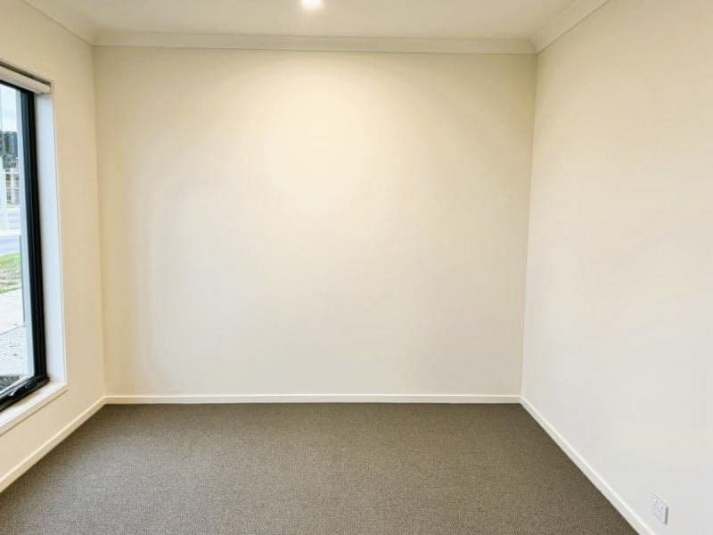83 Carnival Boulevard, BERWICK, Berwick - Thumbnail 4