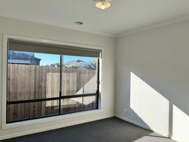 2 Trojan Crescent, CLYDE NORTH, Clyde North - Thumbnail 5