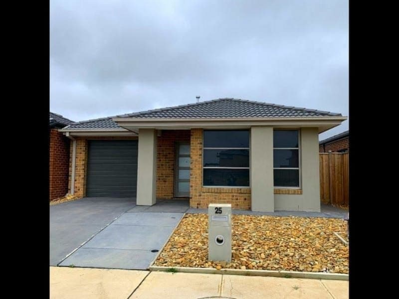 25 Ezra Street CRANBOURNE EAST VIC, Cranbourne East - Image 1