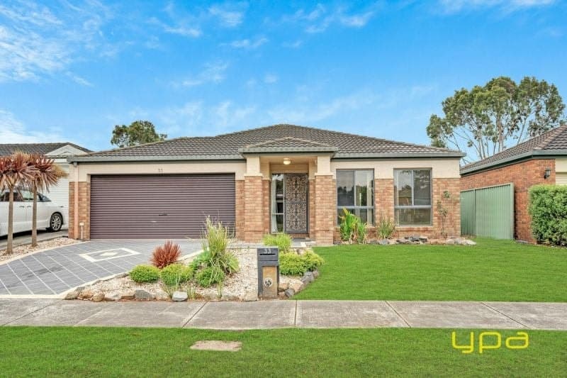 33 Masterton Place, Cranbourne East, Cranbourne East - Image 1