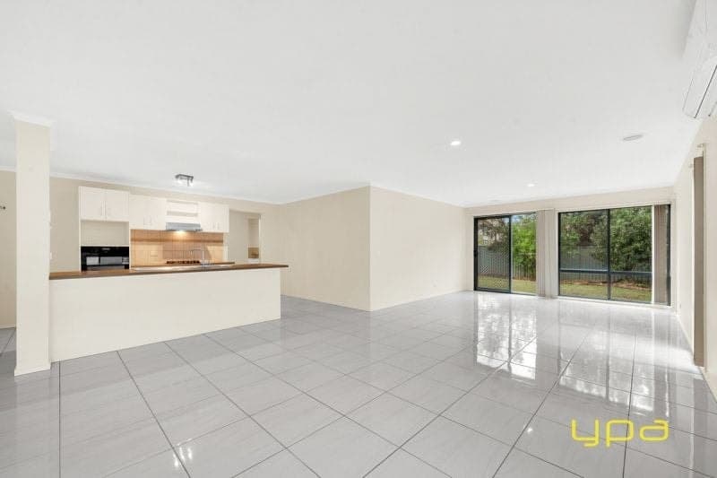 33 Masterton Place, Cranbourne East, Cranbourne East - Thumbnail 3