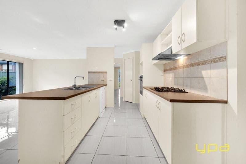 33 Masterton Place, Cranbourne East, Cranbourne East - Thumbnail 5