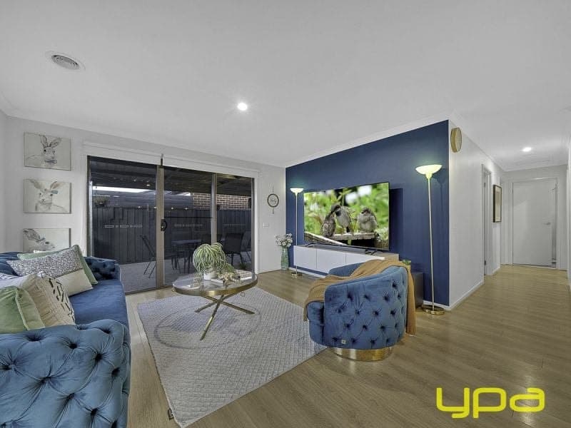 55 Blackhazel Crescent, CLYDE NORTH, Clyde North - Thumbnail 3