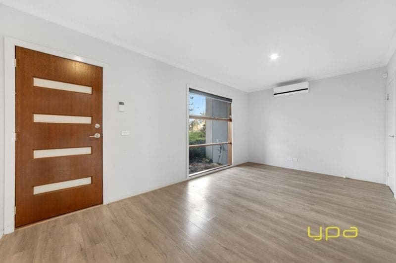 27 Faolan Way, Cranbourne West, Cranbourne West - Thumbnail 2