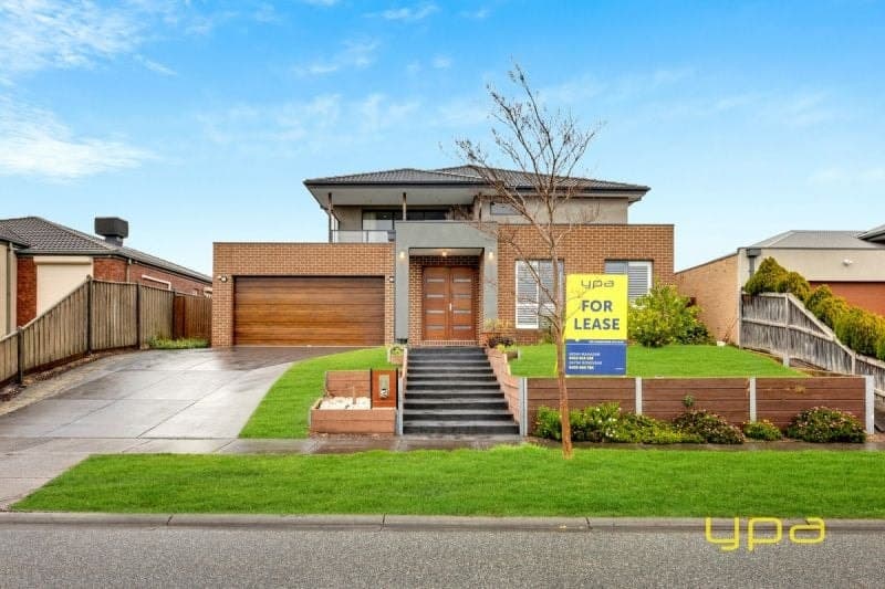 27 Westmoreland Avenue Cranbourne North VIC, Cranbourne North - Image 1