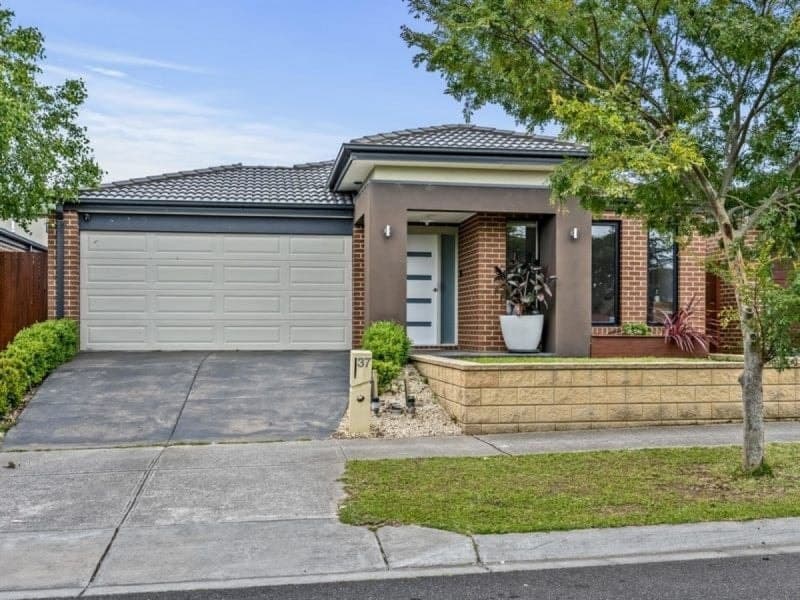 37 Mernoo Avenue, CLYDE NORTH, Clyde North - Image 1